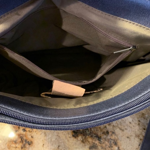 Navy leather crossbody bag - Picture 5 of 8